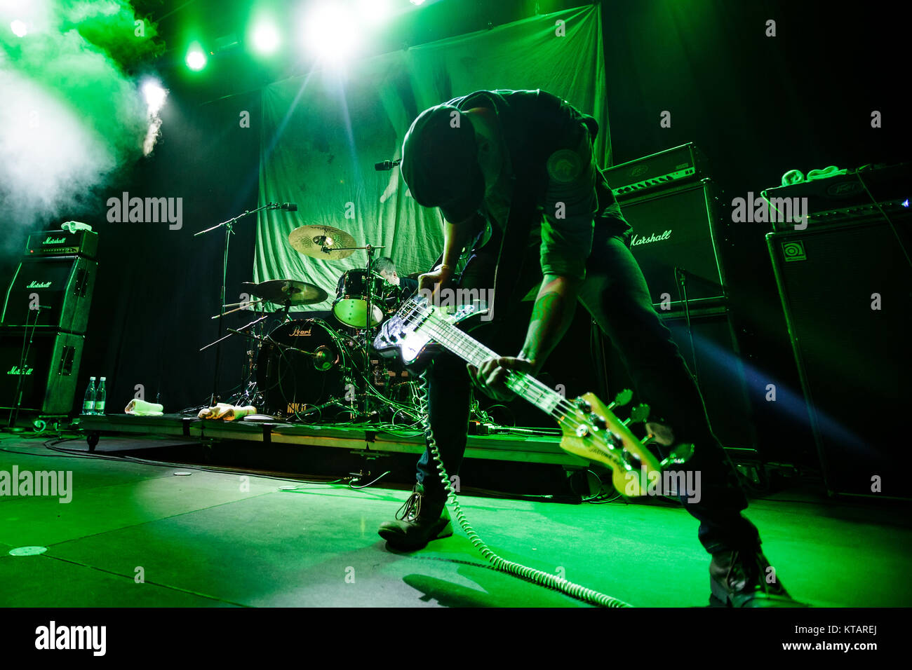 Crowd at a Monolord show